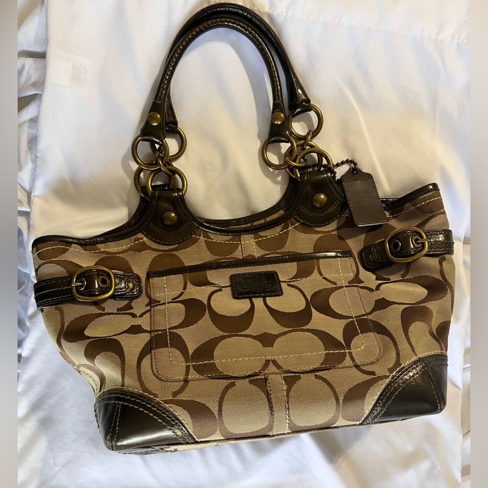 COACH SIGNATURE JACQUARD CARRYALL TOTE SHOULDER HANDBAG.  EUC!!! 🤩🤩🤩 No flaws!
